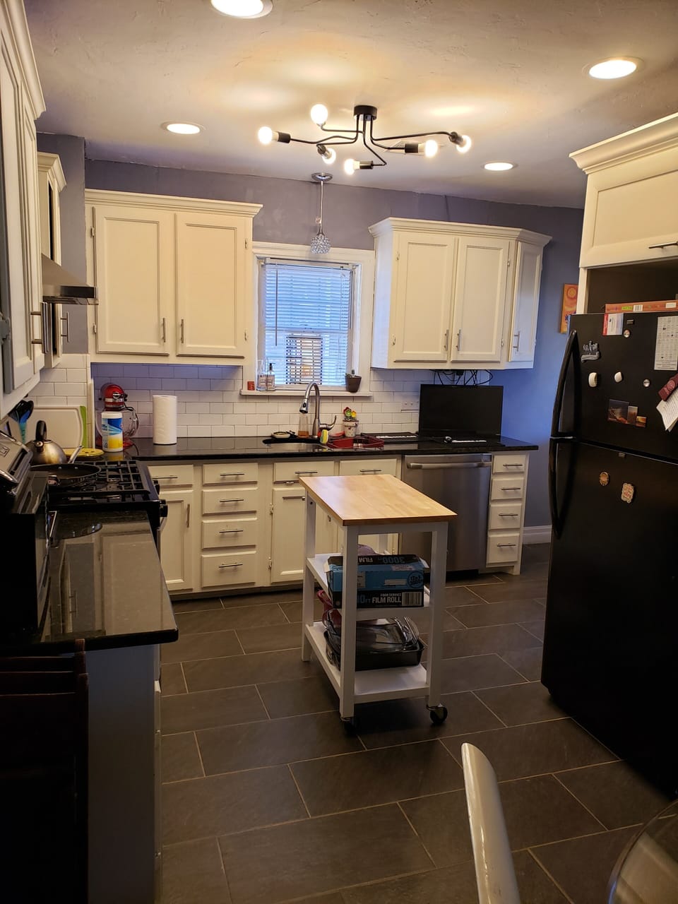 Fully stocked kitchen, all major appliances, gas stove, lots of kitchen gadgets