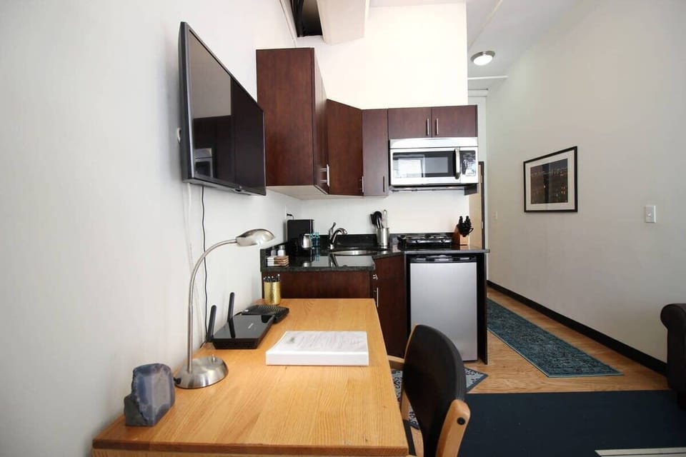 The flat screen HD Smart TV is equipped with local channels and HDMI inputs that can be used to connect a computer to view online content. It is 8 minutes T ride to MGH, 9 minutes walk to Tufts, and 17 minutes ride to Boston Medical Center.