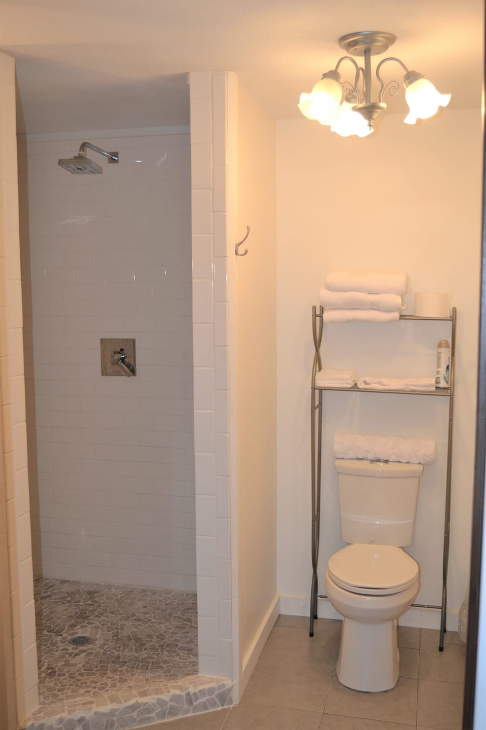 Gipfel Suite on-suite bathroom