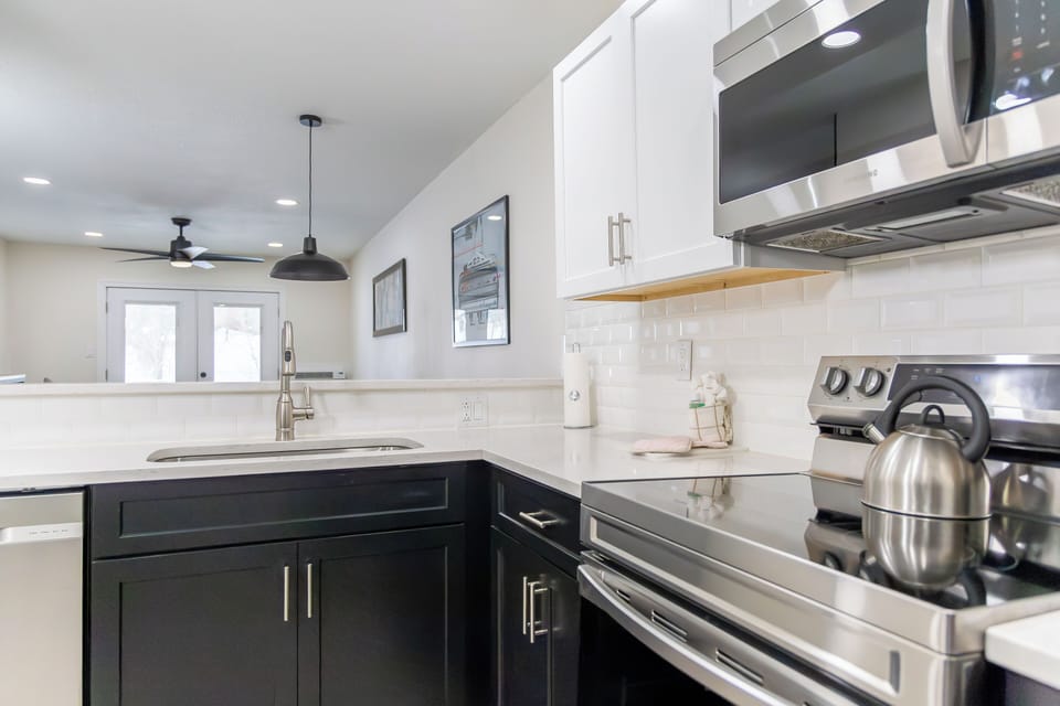 Full kitchen