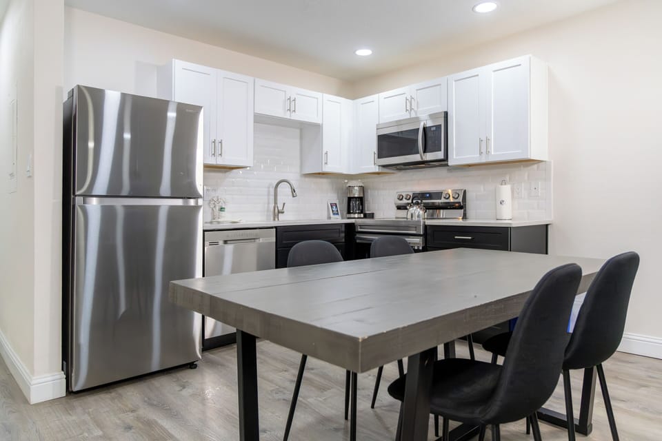 Full kitchen with dining table