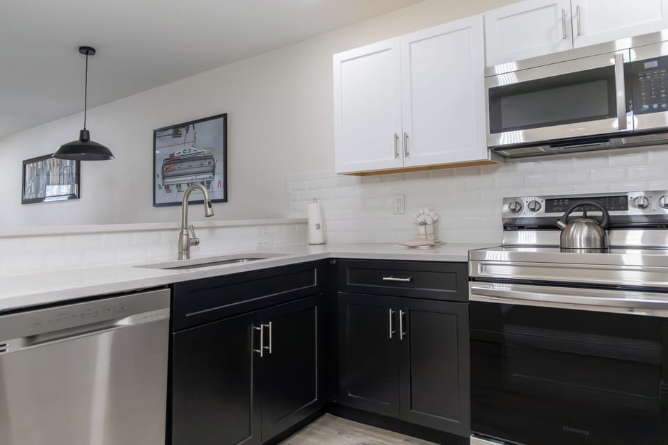 Full kitchen
