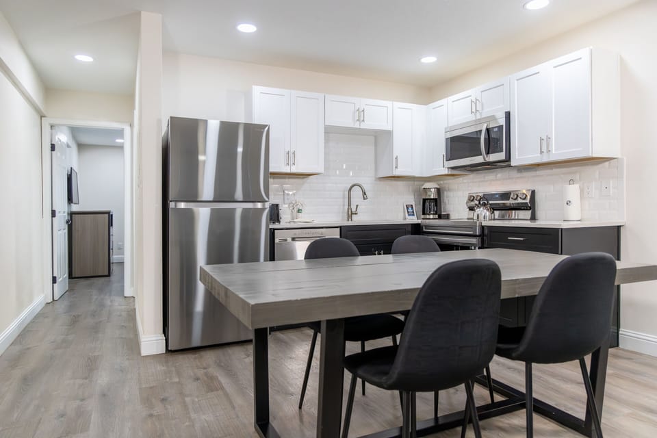 Full kitchen with dining table