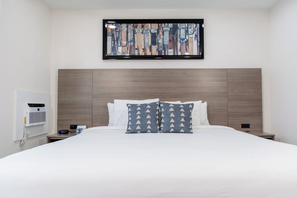 Unit with 1 King bed