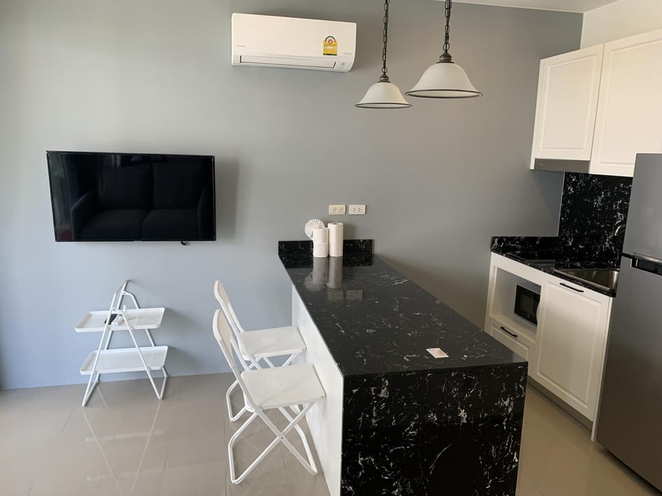 Palmyrah A306 Modern apartment- washer & fast WIFI (6721)
