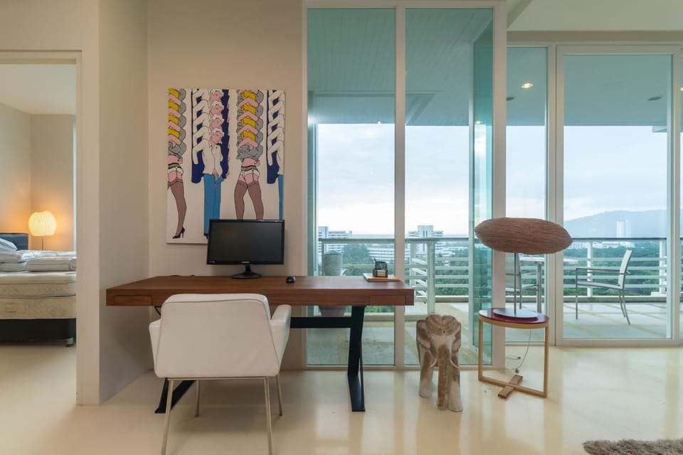 Seaview penthouse in Karon, walk to beach & shops! (1679)