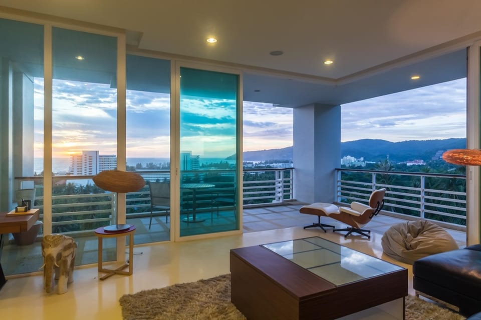 Seaview penthouse in Karon, walk to beach & shops! (1689)