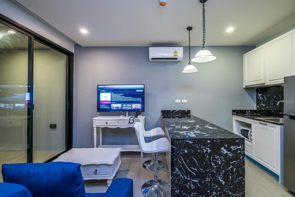 B211 Palmyrah modern Condo- 2 pools, walk to beach (6350)