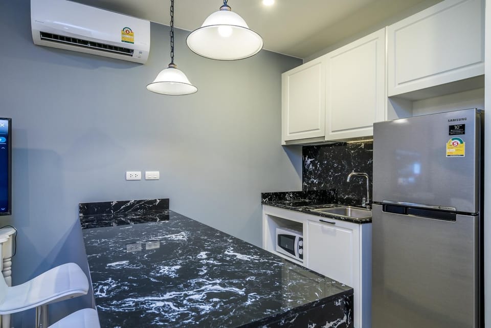 B211 Palmyrah modern Condo- 2 pools, walk to beach (6351)