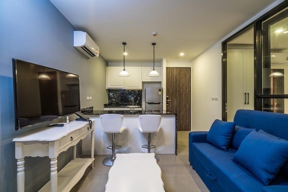B211 Palmyrah modern Condo- 2 pools, walk to beach (6343)