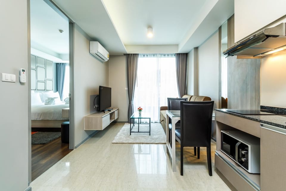 6Av 703 Modern Surin Condo with pool & gym (69)