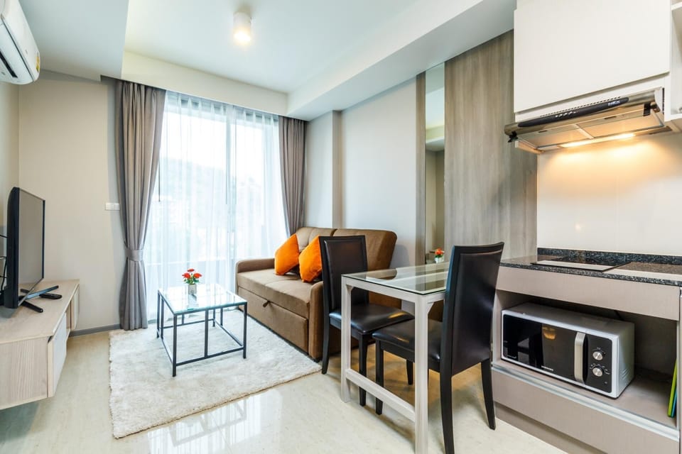 Condo near Surin beach with pool and gym 6 Avenue (111)