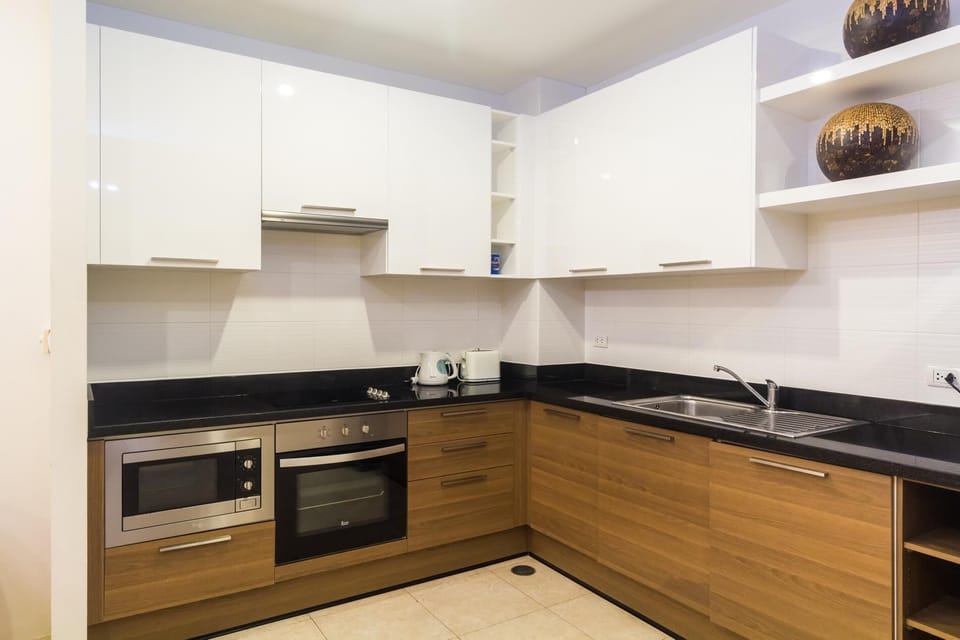 Mountain view apartment in Karon, 650m to beach (1658)