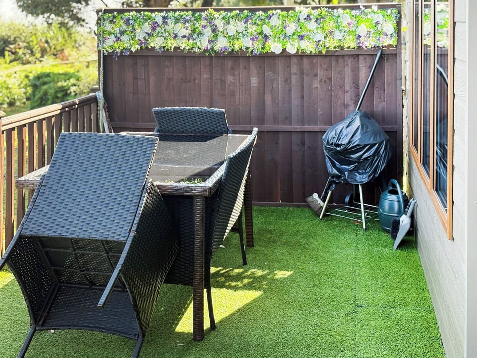 Sitting-out-area | Ocean Glade, Corton, near Lowestoft