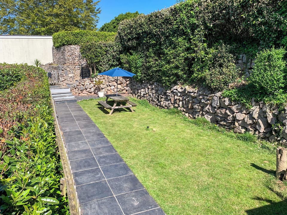 Garden | Dolphin Heights, Torquay