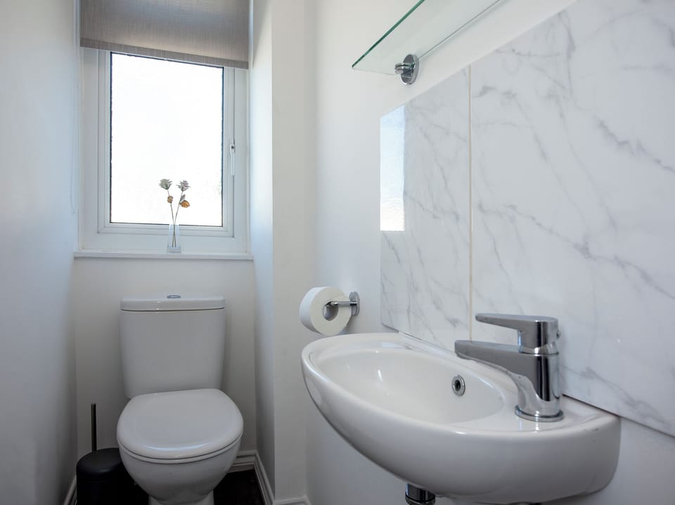 Bathroom | Dolphin Heights, Torquay