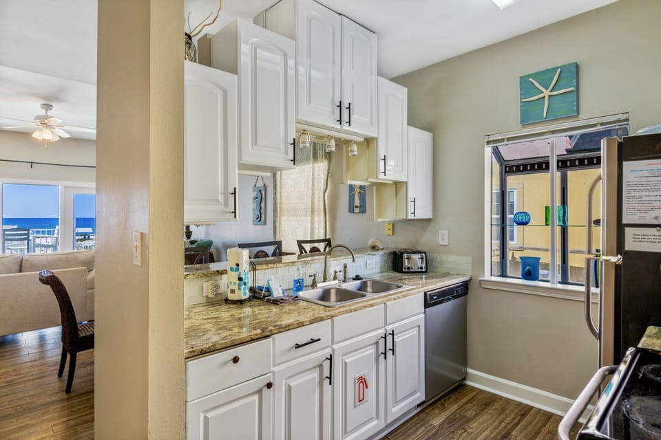 Kitchen with cookware and utensils provided!