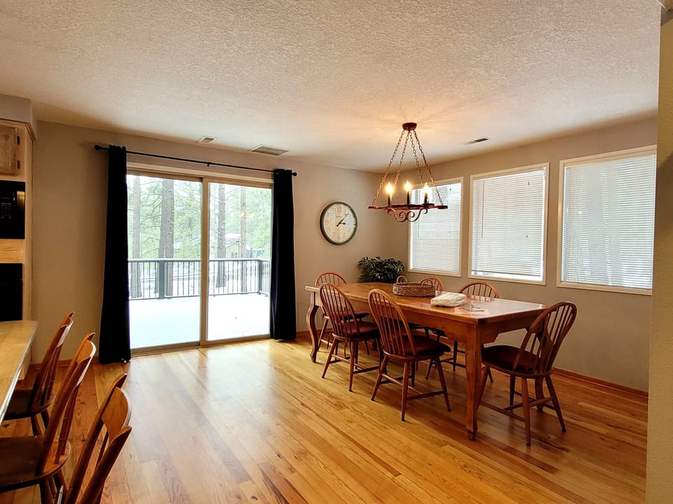 lofty-diningroom