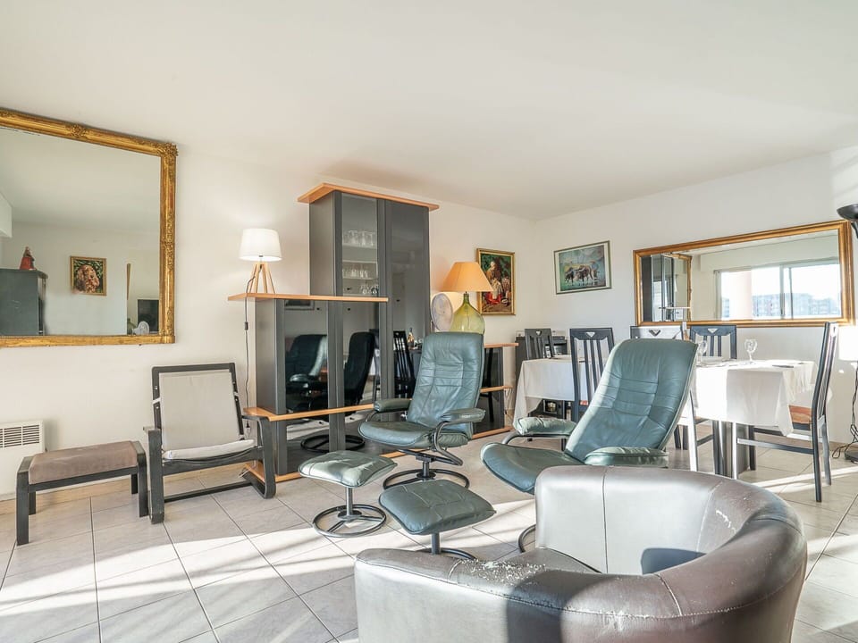 Picture Frame, Living Room, Interior Design, Chair, Real Estate, Window, Flooring, Ceiling, Comfort, Human Settlement