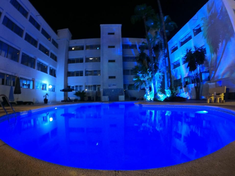 Property, Building, Water, Blue, Azure, Swimming Pool, Window, Tree, Leisure, Aqua