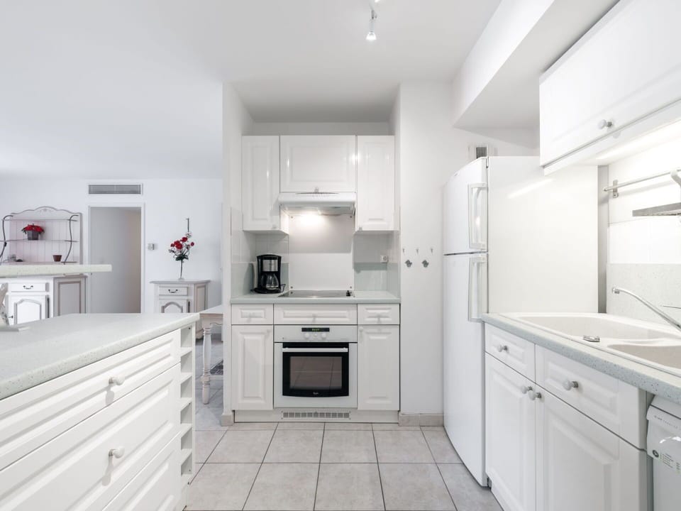 Cabinetry, Countertop, Property, Furniture, White, Building, Sink, Drawer, Kitchen, Kitchen Stove