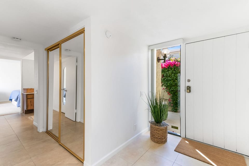 K0240 - Entryway