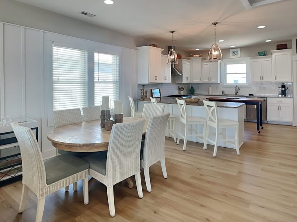Dining & Kitchen