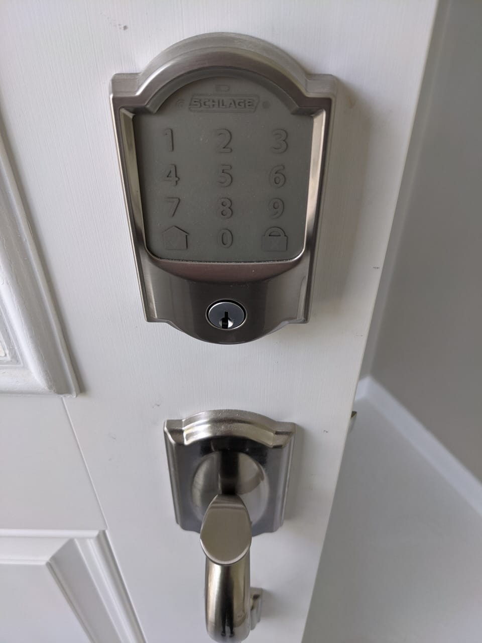 Smart lock with a unique 4 digit code for your stay