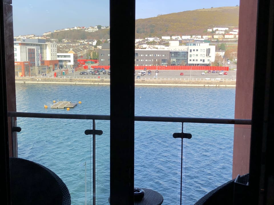 Duel Aspect Apartment with views over Prince of Wales Dock - The Harbour and Sea