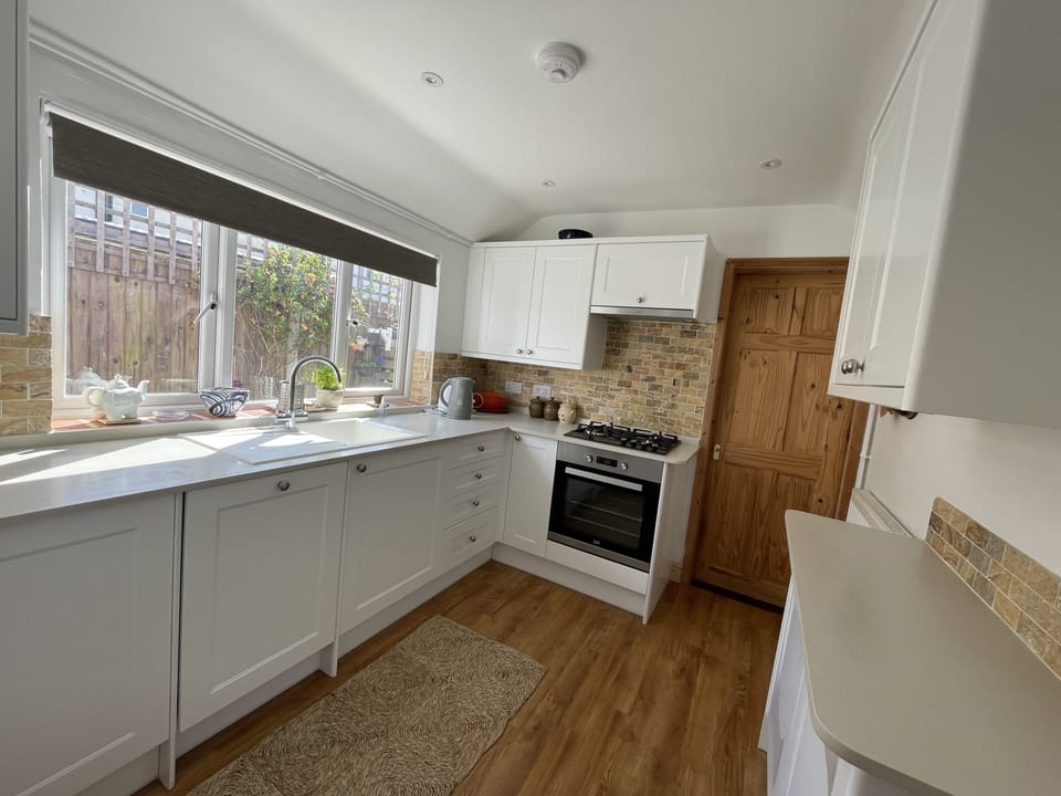 Newly fitted kitchen with gas hob and electric oven.