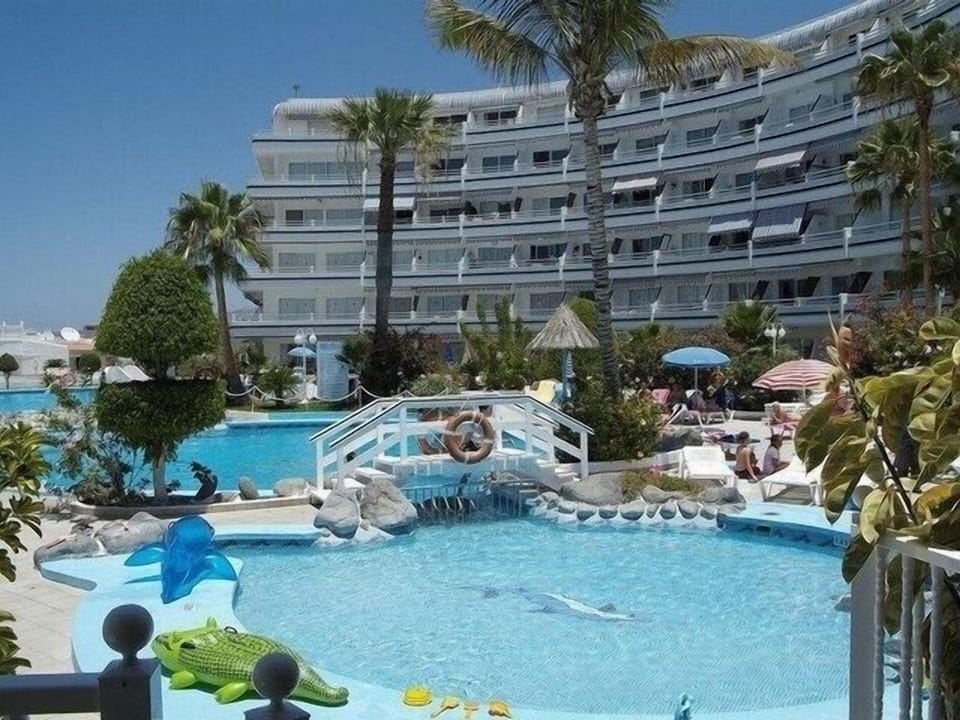 Club Atlantis Pools
