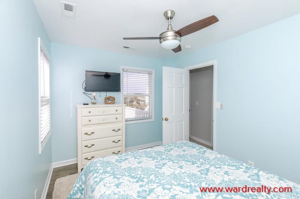 Streetside Queen Bedroom III