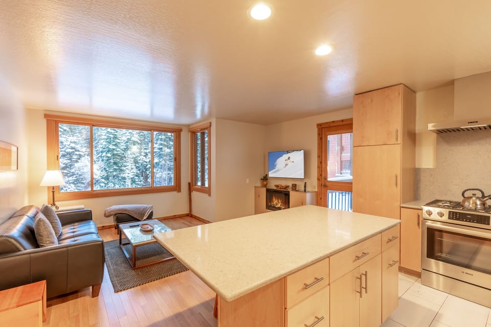 Flooring, Hardwood, Furniture, Floor, Indoors