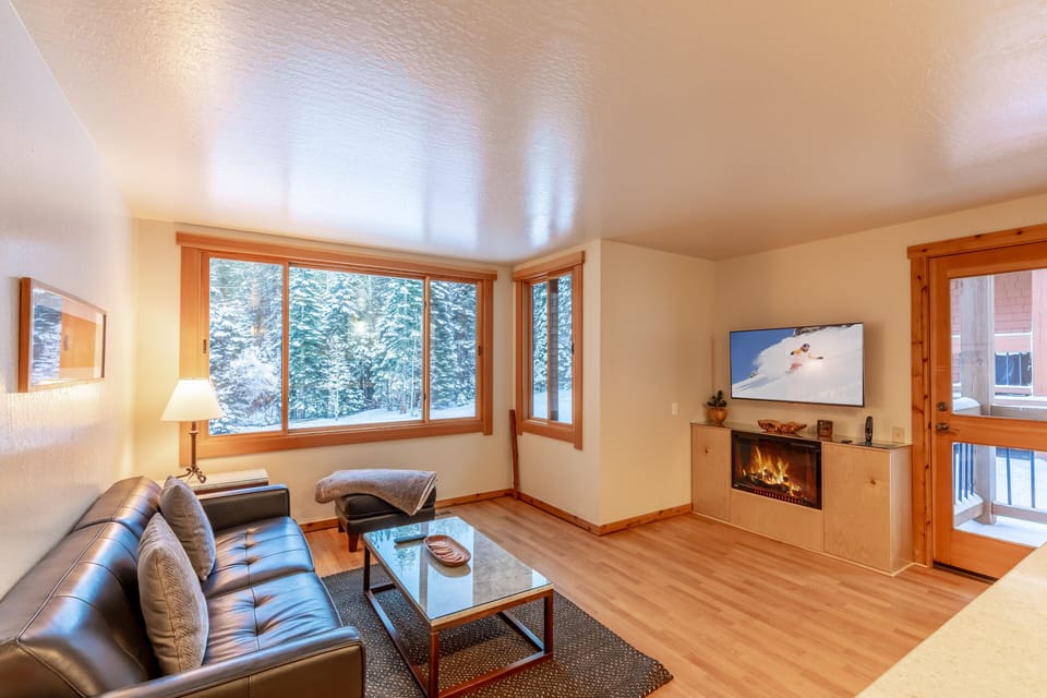 Flooring, Hardwood, Living Room, Room, Indoors
