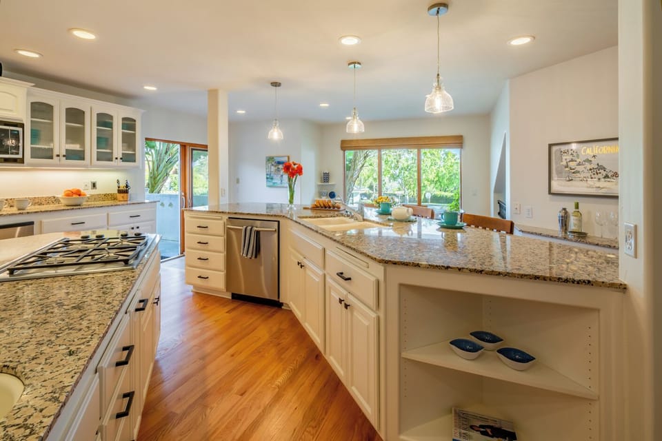 Kitchen features 2 sinks, dishwasher, dual ovens, a bread warmer, and more!