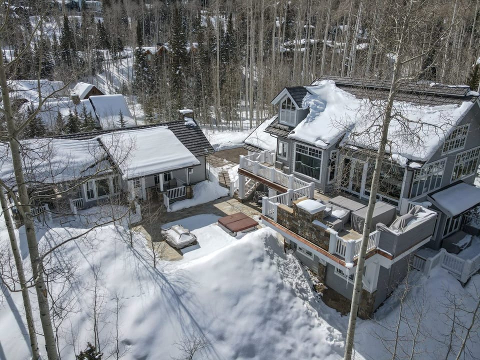 Cottage on left (private home on right not a rental property)