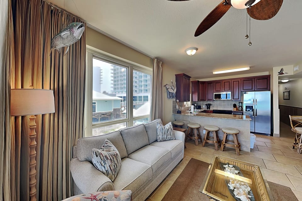Living Area - Beautiful Gulf Views