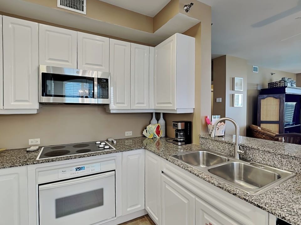 Kitchen - Oven and Microwave