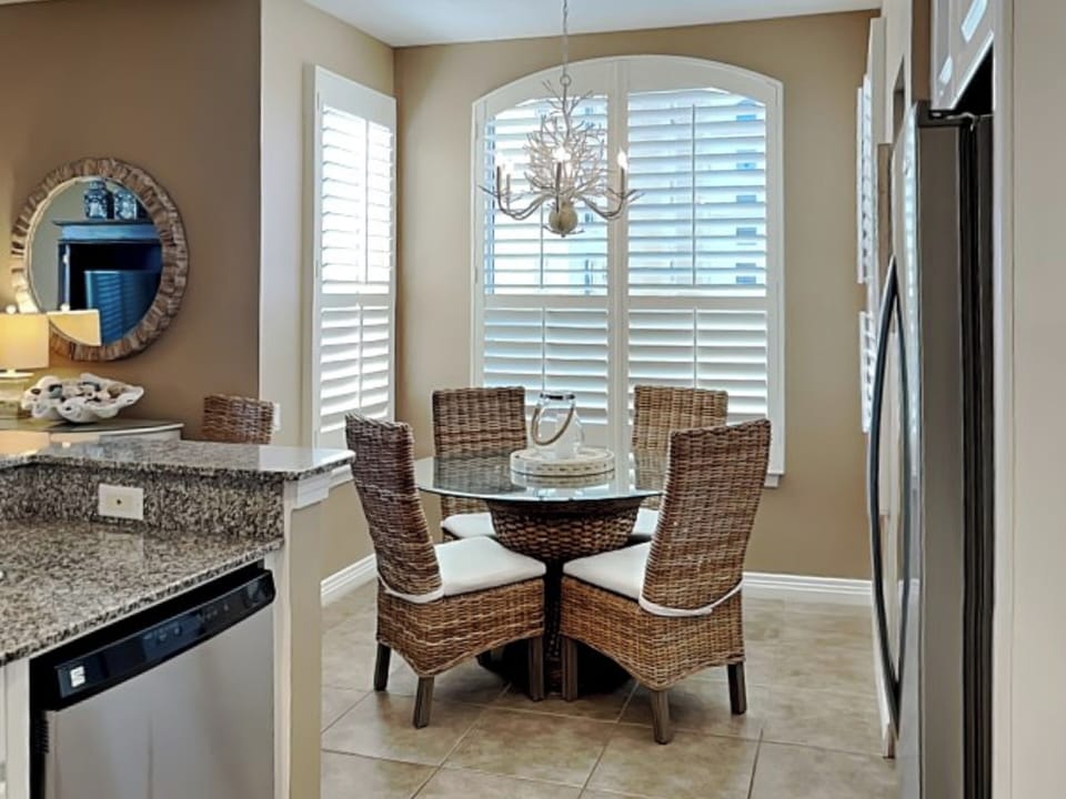Dining Area - Seating for Four