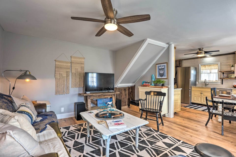 Living Room | Smart TV