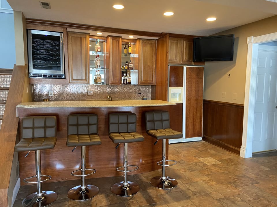 Wet bar.