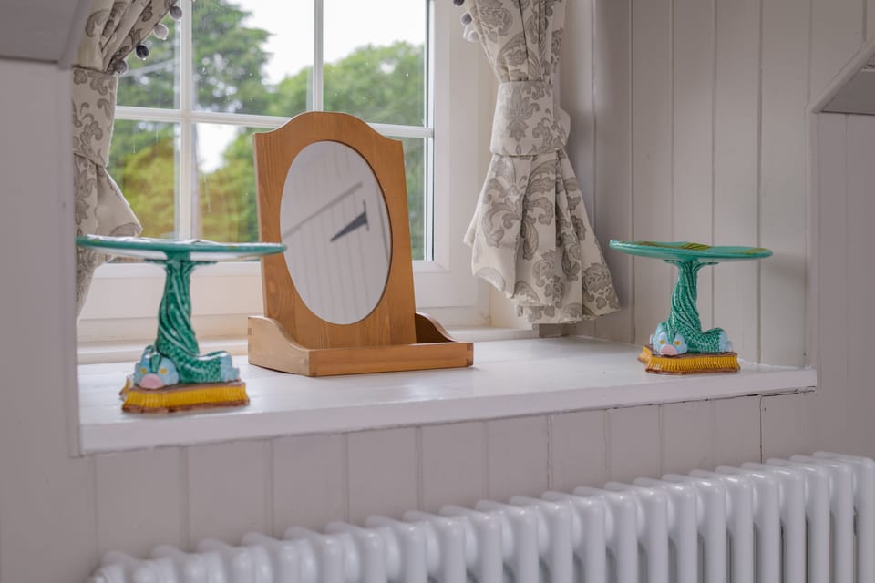 Details in blue bedroom