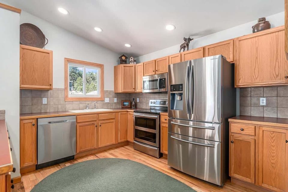 Full kitchen