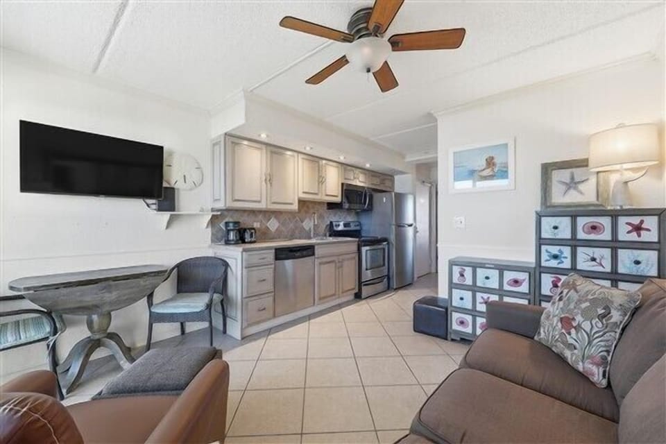 Condo 404