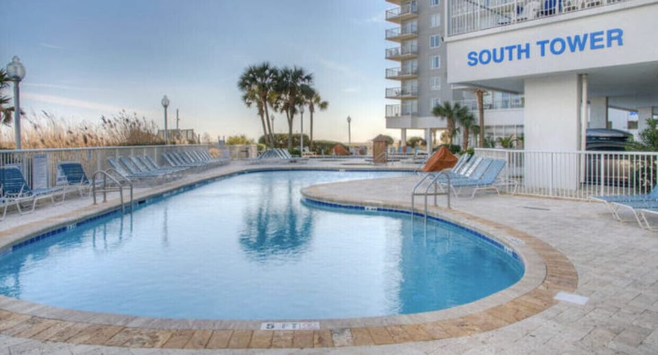 South Tower pool and hot tubs