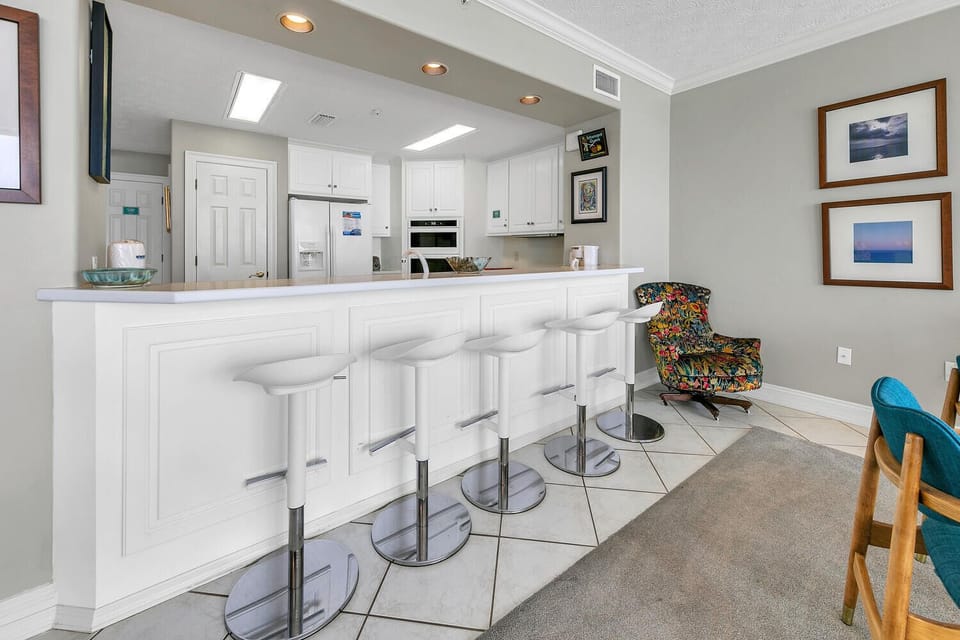 Eat-in bar seating