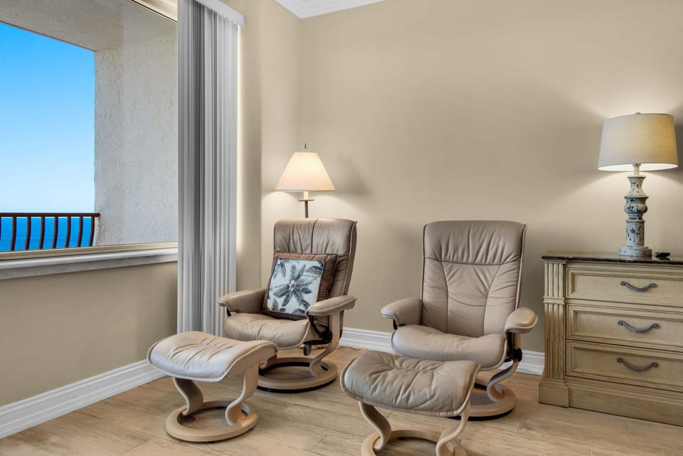 Master sitting area