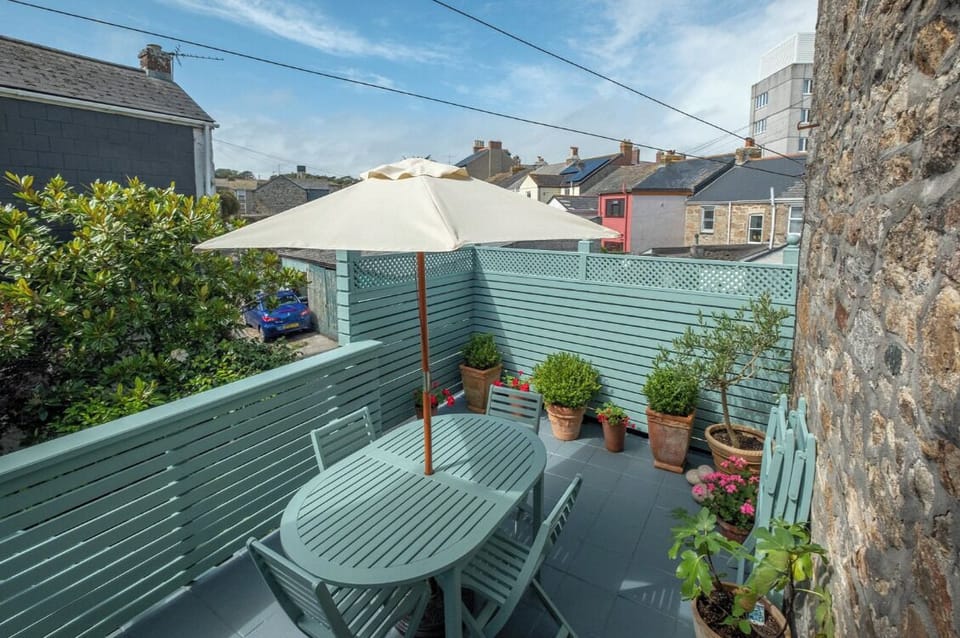 Private roof terrace - Ideal for soaking up the afternoon sun or a  BBQ