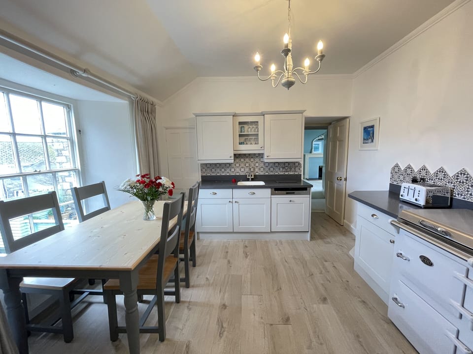 Well equipped kitchen with full-size fridge/freezer and dishwasher