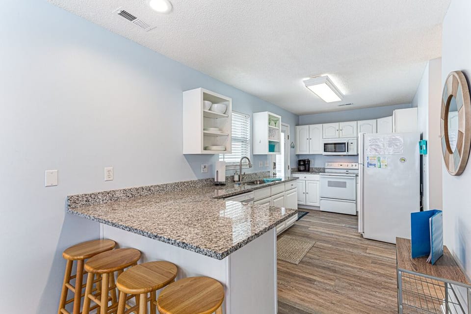 Kitchen breakfast bar